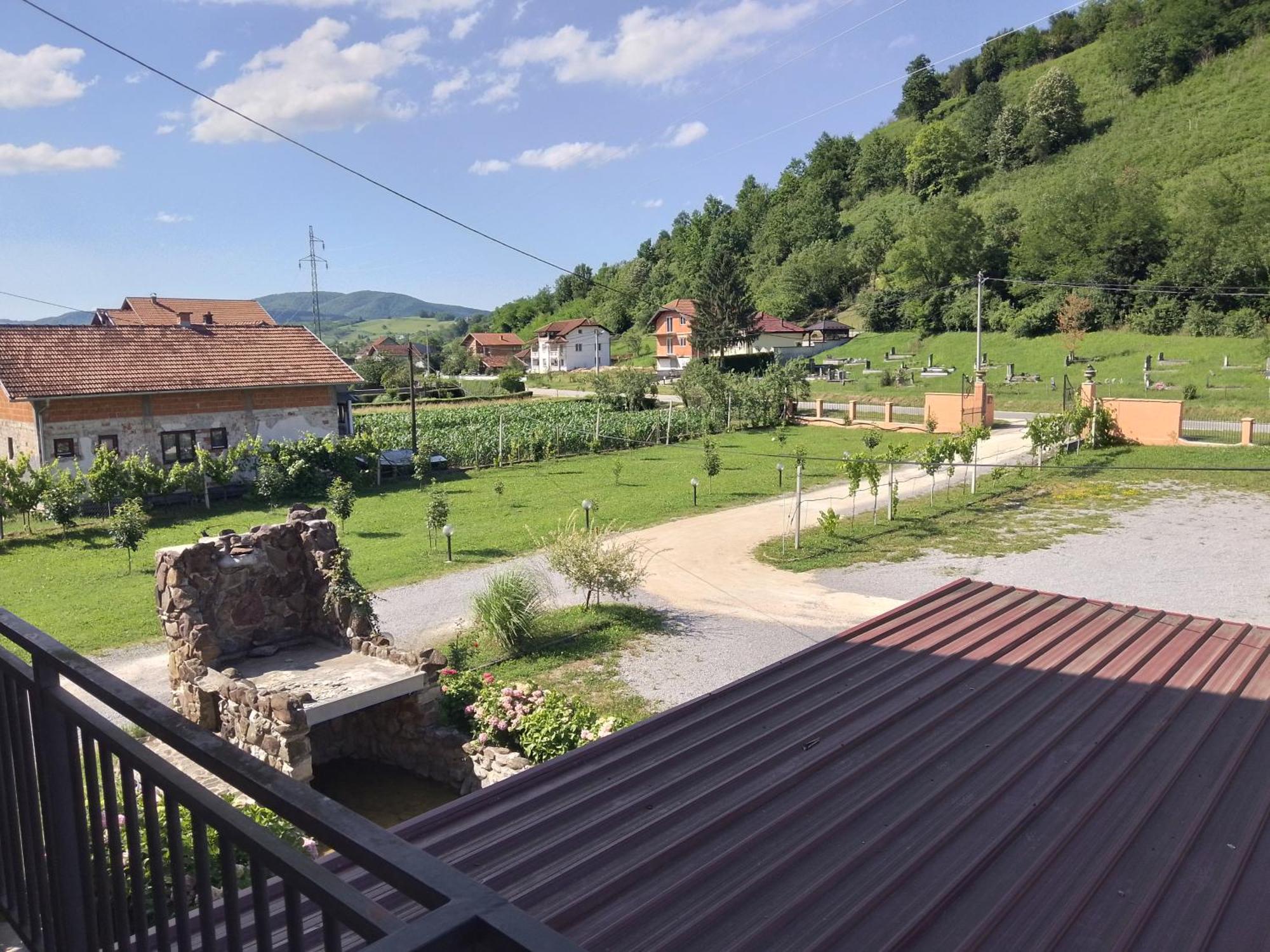 Apartmani Natura Sanski Most Bagian luar foto